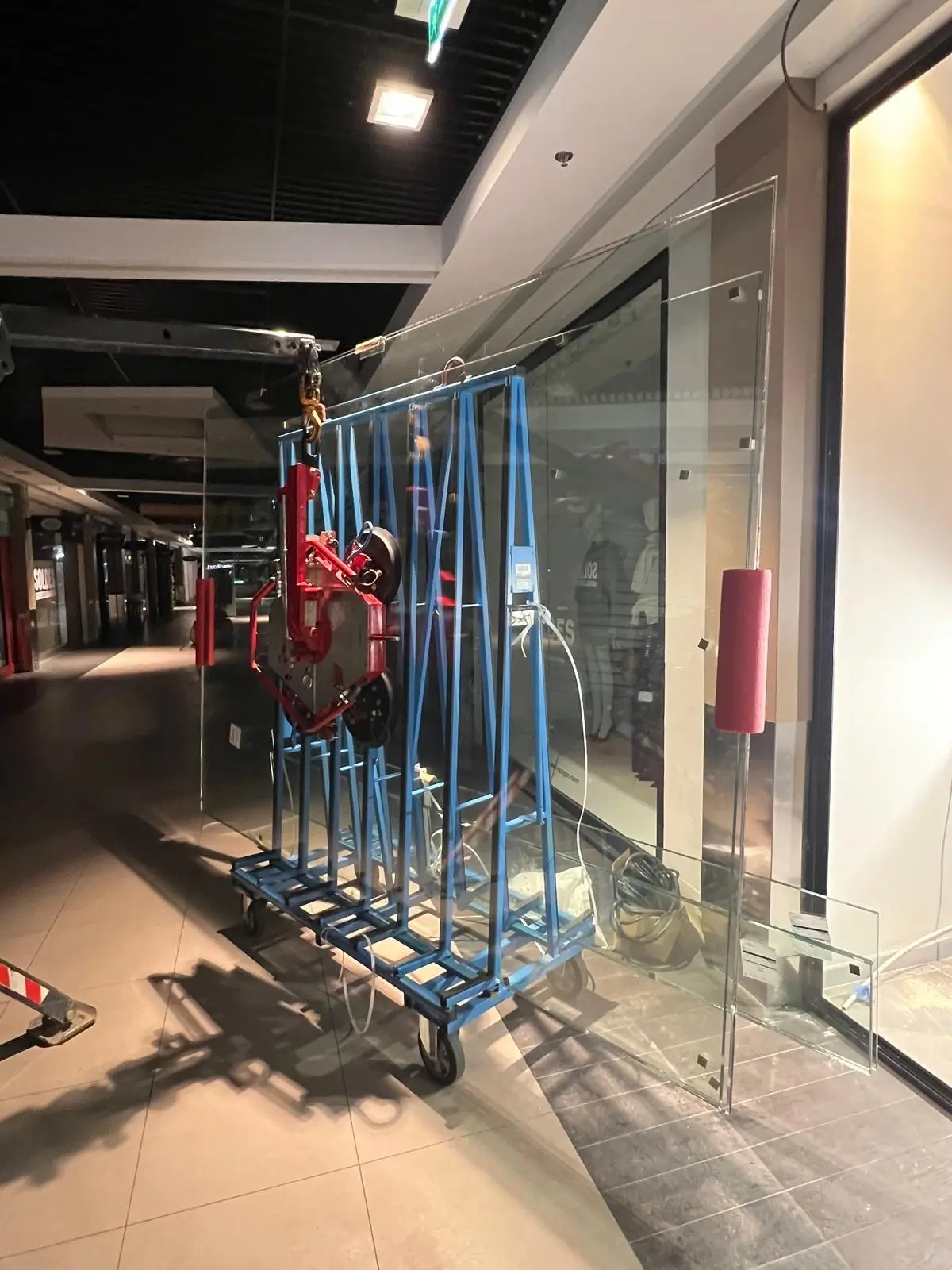 Façade commerciale avec châssis aluminium