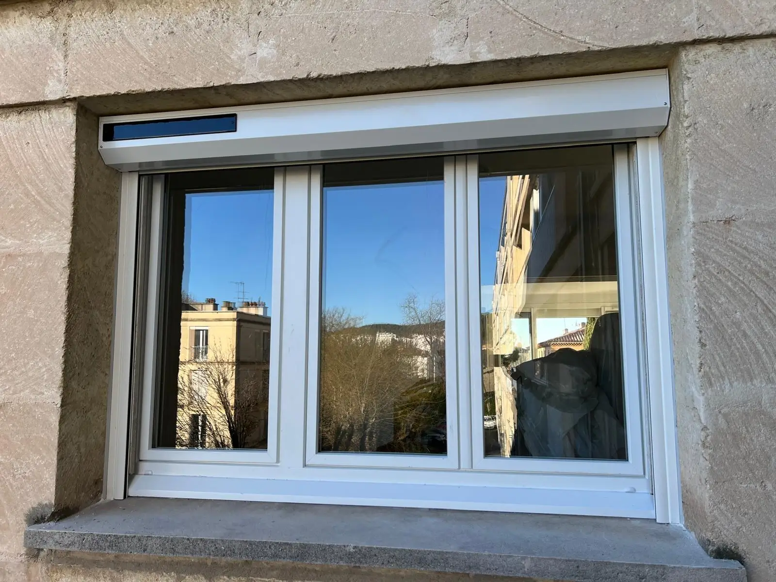 Châssis pvc blanc vu extérieur